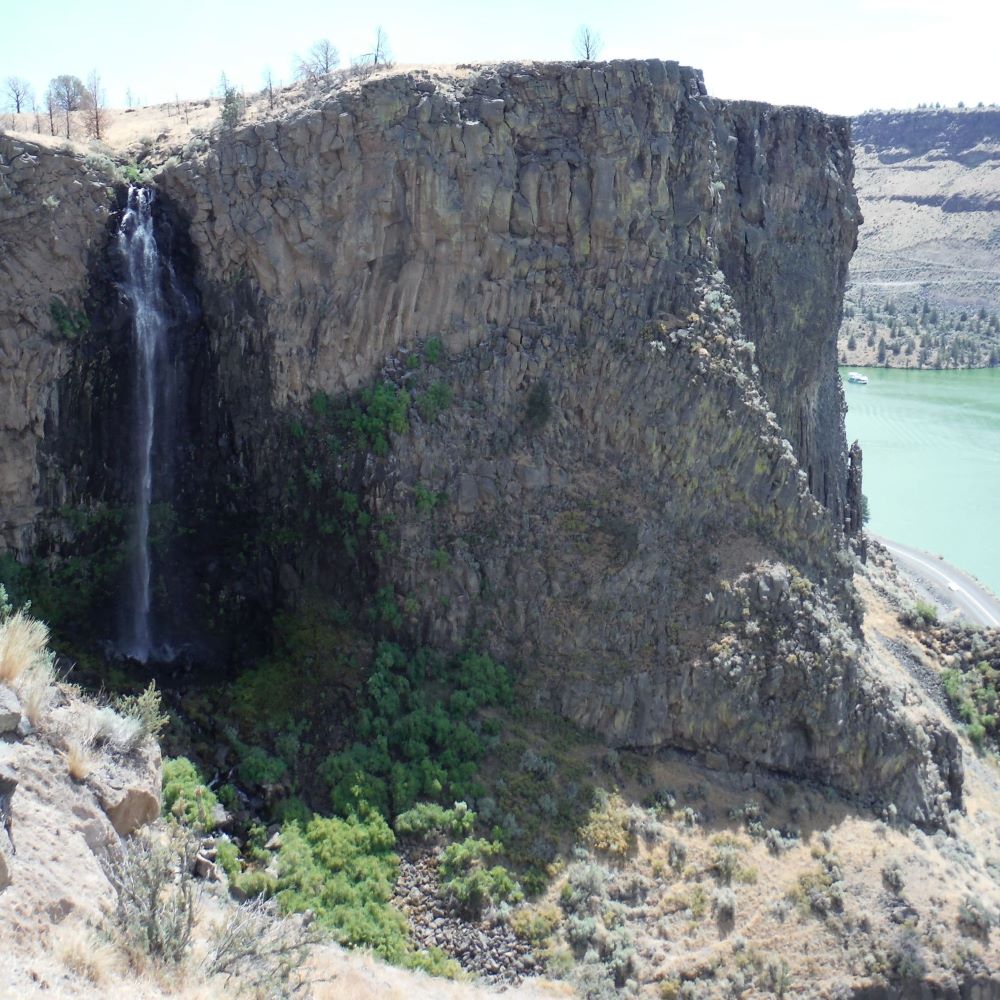 Billy Chinook Falls and Billy Chinook Reservoir