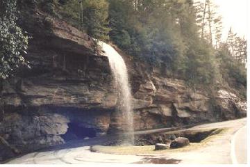 Bridal Veil Falls An Nc Waterfall You Can Drive Behind