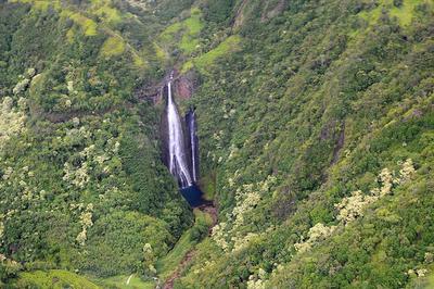 Manawaiopuna Falls from a helicopter tour